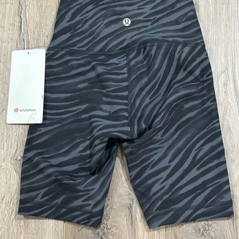 Lululemon Wunder Train High-Rise Short 8”